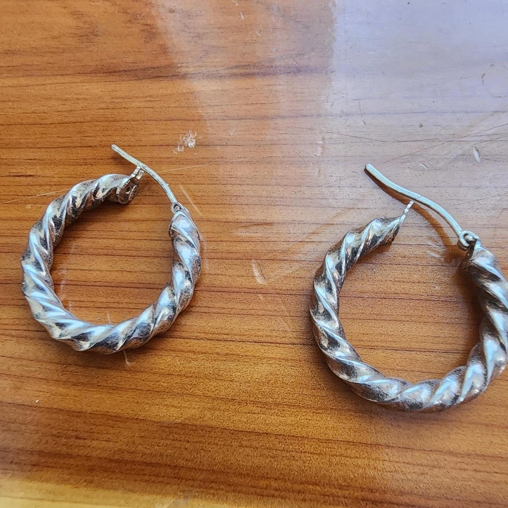 90's Vintage Silver Colored Twisted Rope Design Pierced Hoop Earrings - Picture 7 of 8